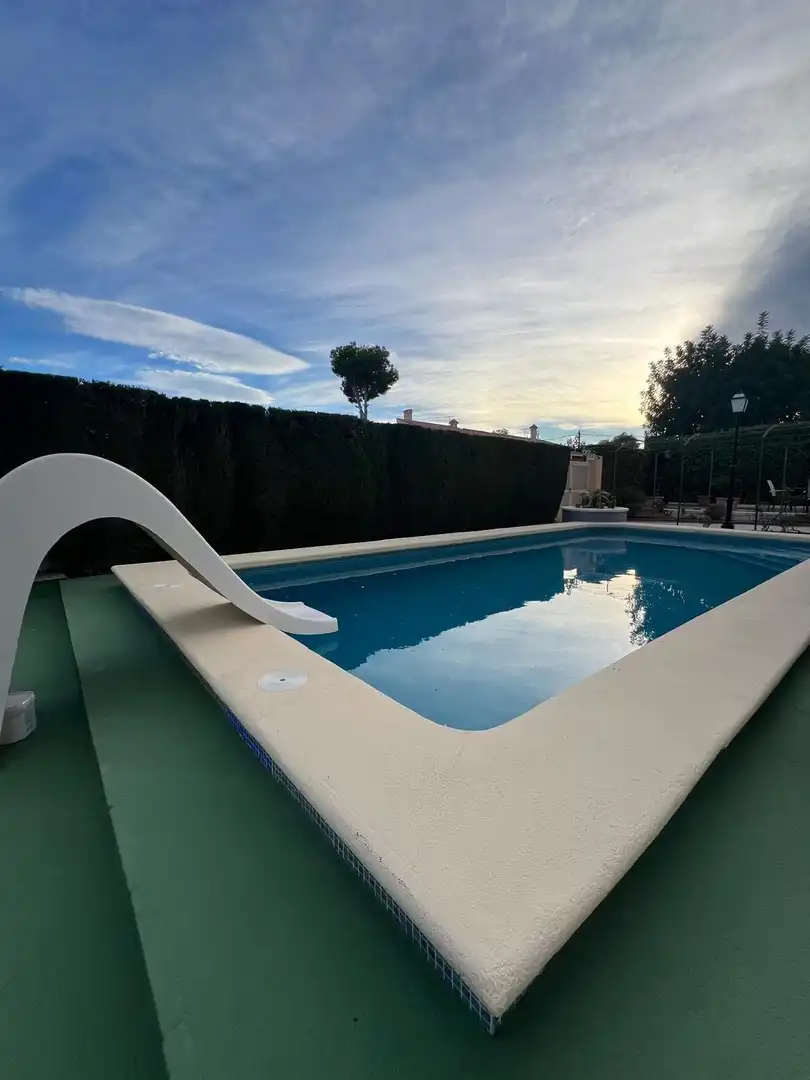 Piscina de Casa o xalet en venda en Benidorm amb Aire condicionat, Terrassa i Traster