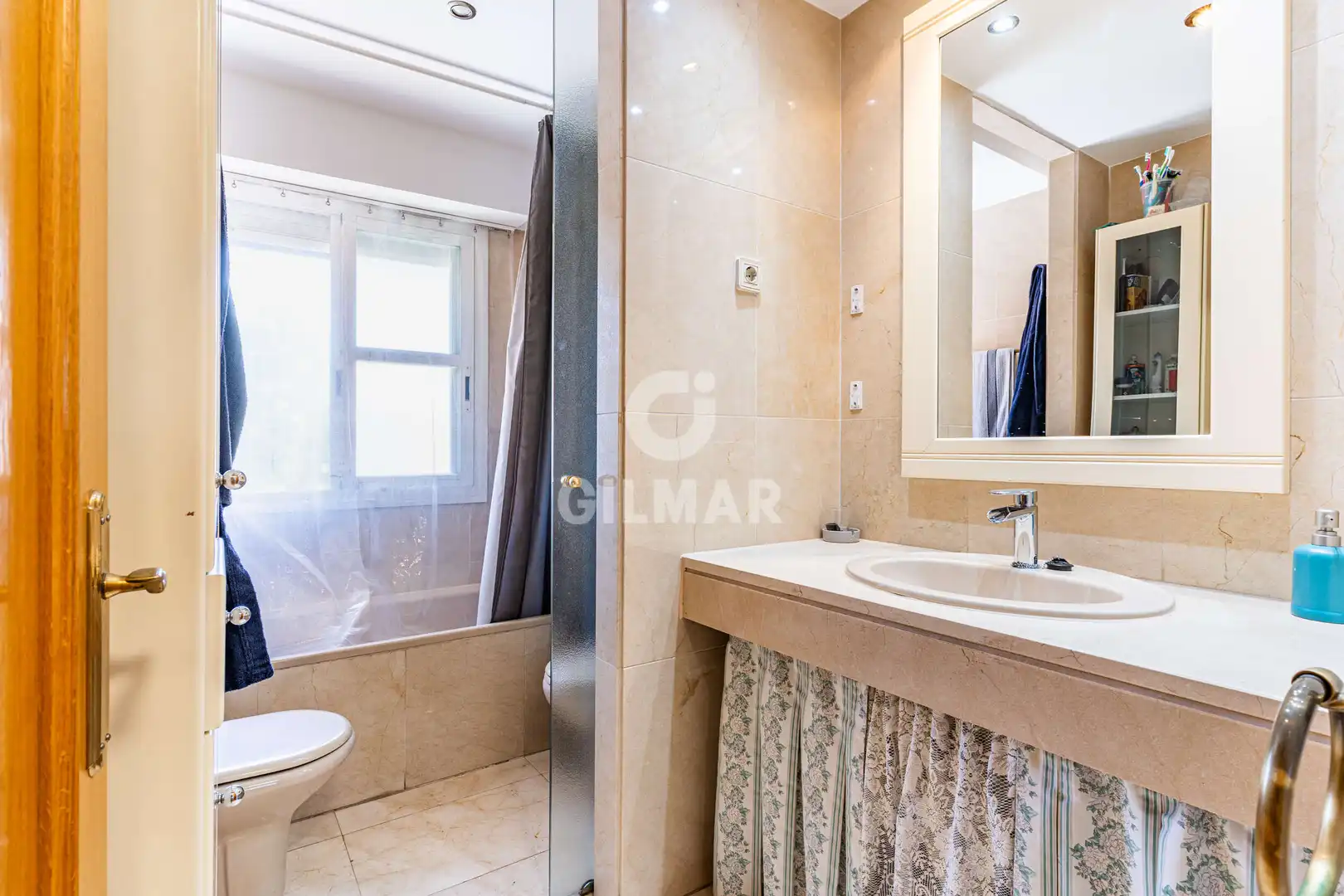 Baño de Casa adosada en venta en Madrid con Calefacción y Jardín privado