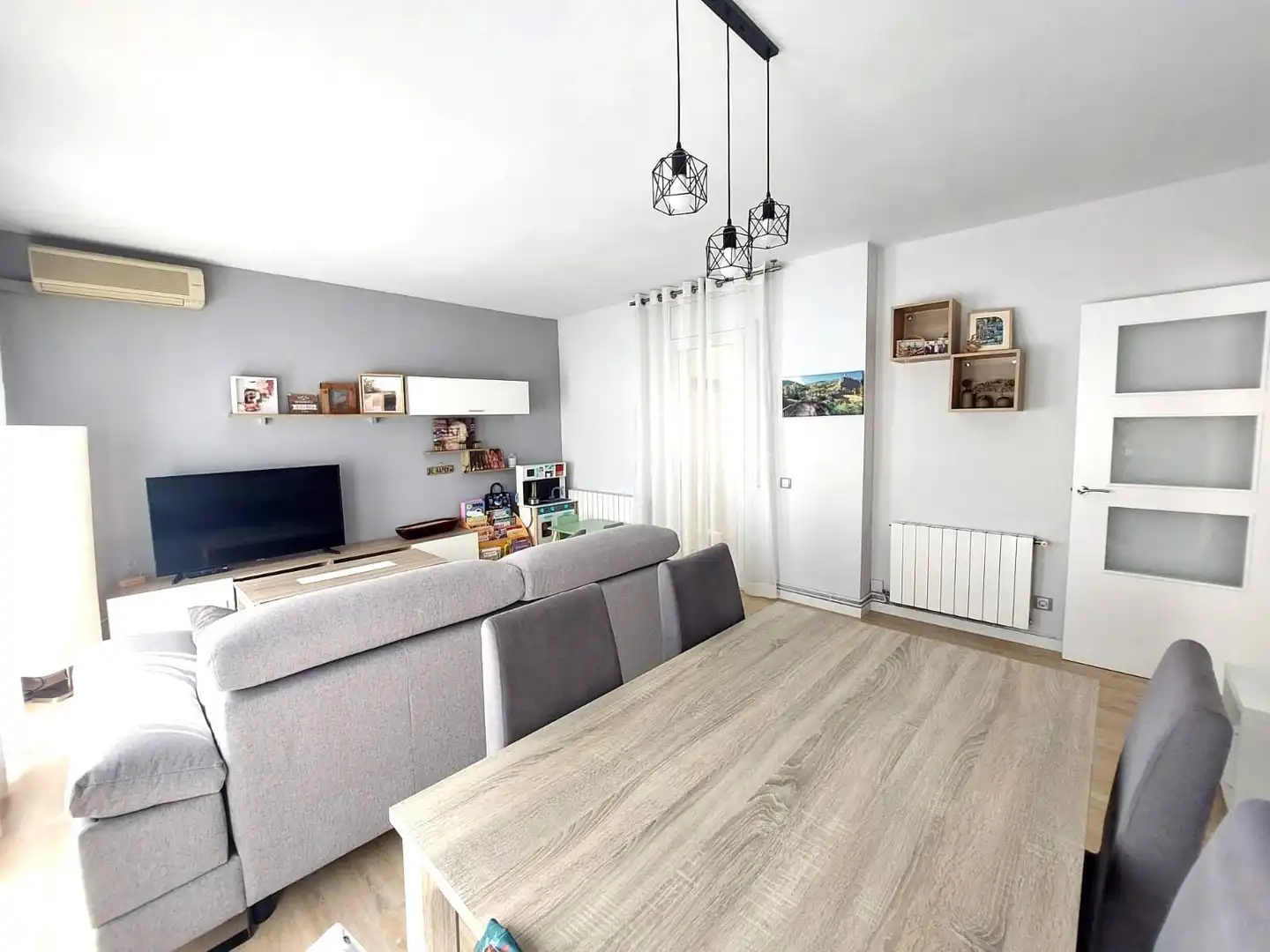 Sala de estar de Piso en venta en Olesa de Montserrat con Aire acondicionado y Calefacción