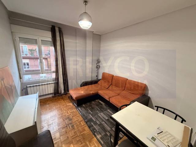 Piso en Venta en Calle Industria en Oeste