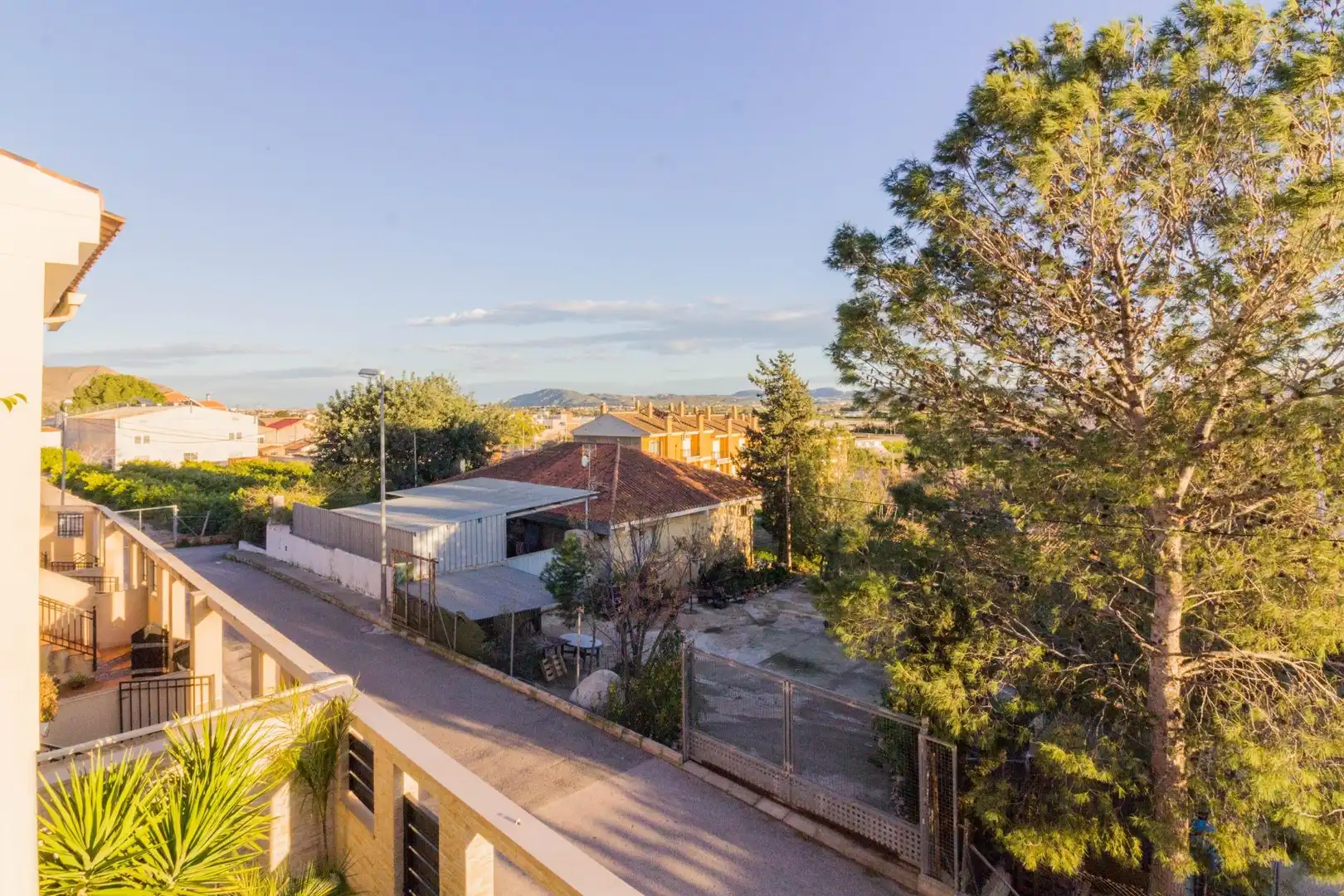 Vista exterior de Casa adosada en venda en Orihuela amb Aire condicionat, Terrassa i Traster