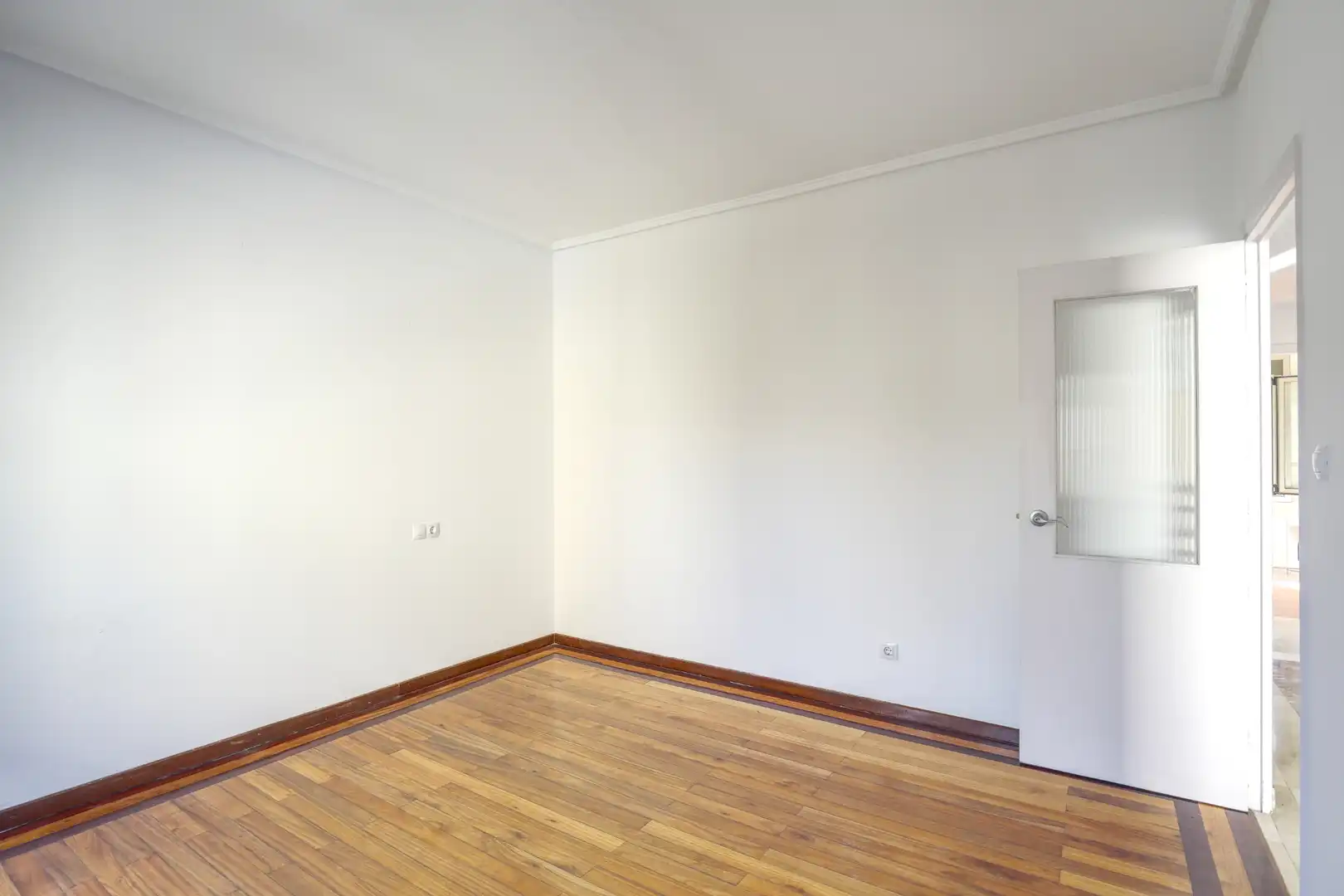 Dormitori de Casa o xalet en venda en Arteixo amb Parquet, Terrassa i Traster