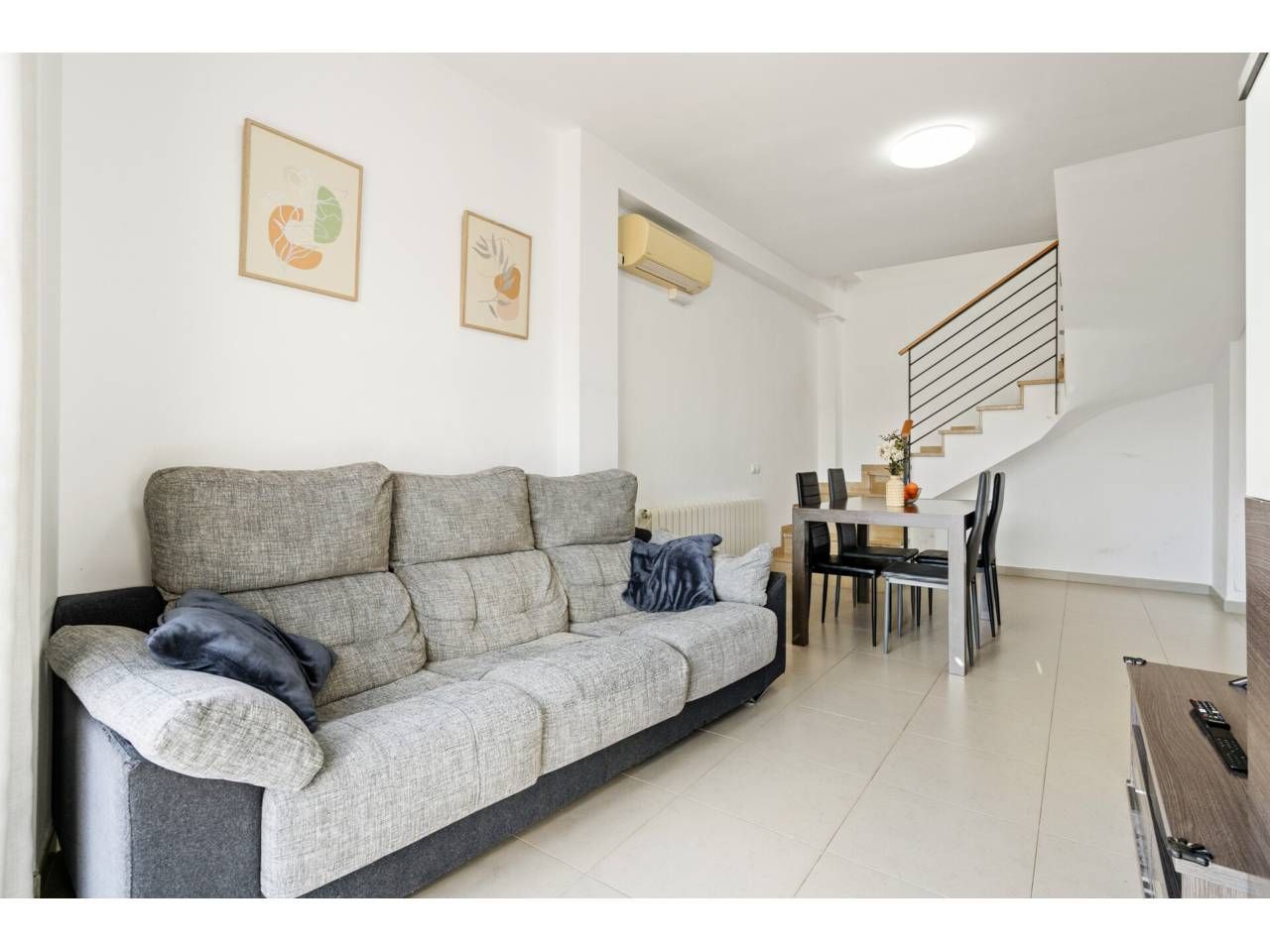 Living room of Duplex for sale in Terrassa  with Air Conditioner, Heating and Parquet flooring