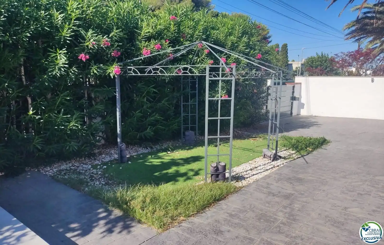 Casa amb piscina en venda a Peni 62A