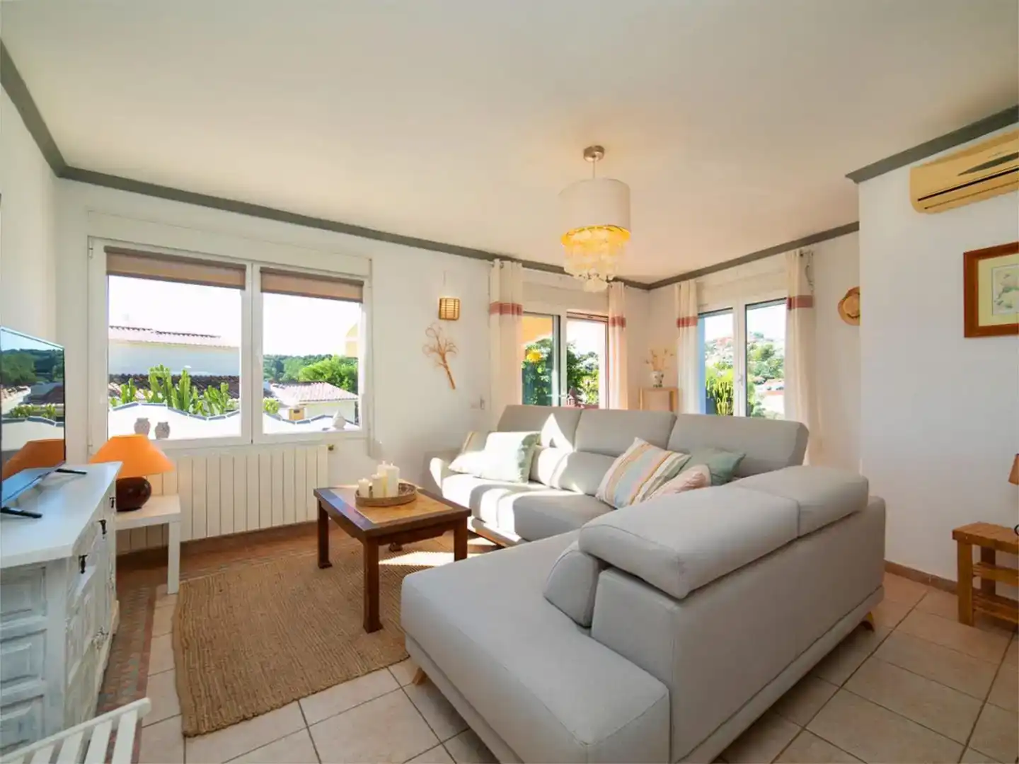 Sala d'estar de Casa o xalet en venda en Moraira amb Aire condicionat, Piscina i Balcó