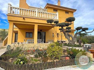 Casa rústica con piscina en venta en Camarles