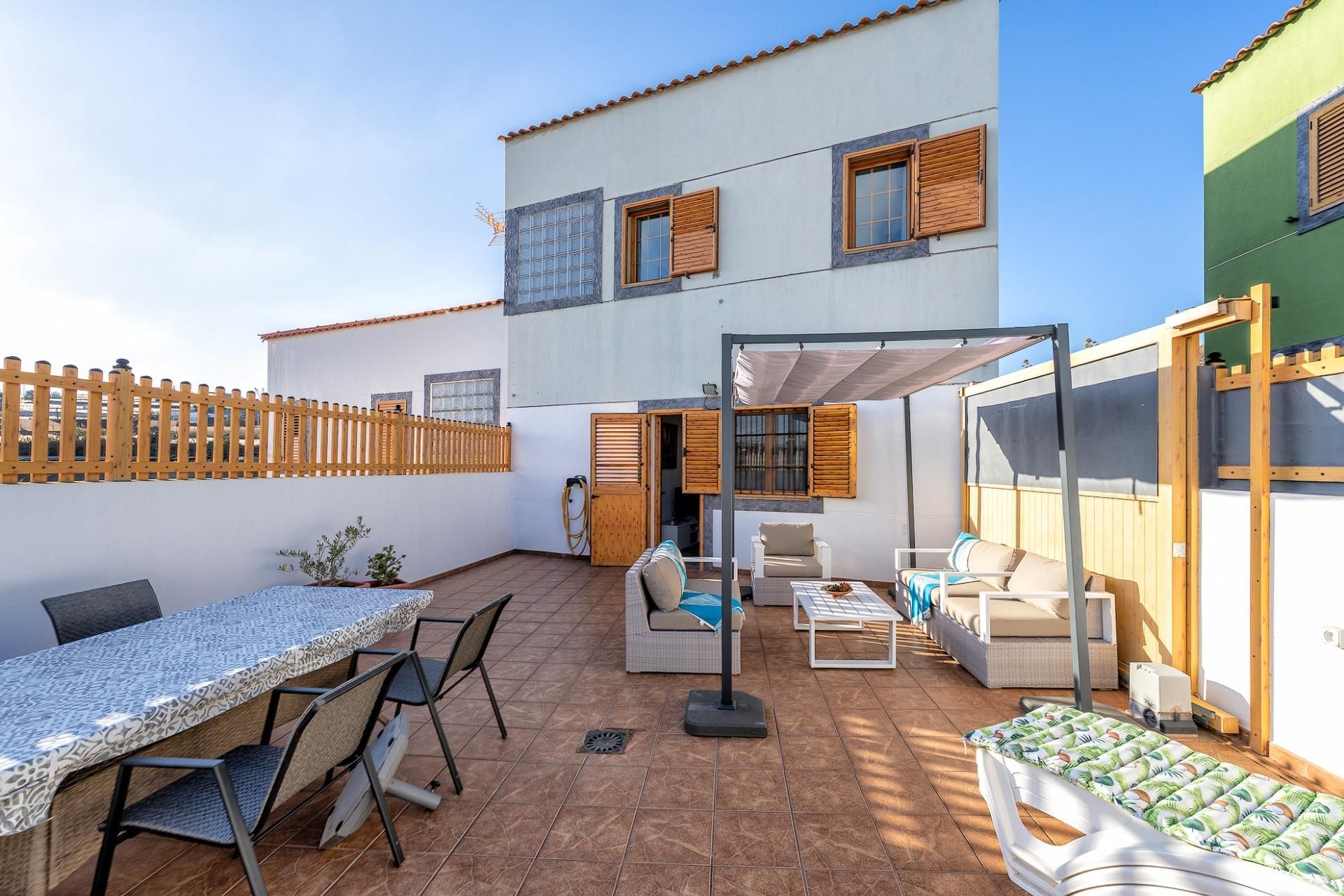 Exterior view of Single-family semi-detached for sale in Telde  with Air Conditioner, Terrace and Storage room