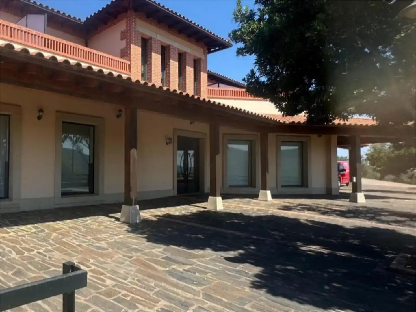 Vista exterior de Local en venda en Guadalupe, Cáceres