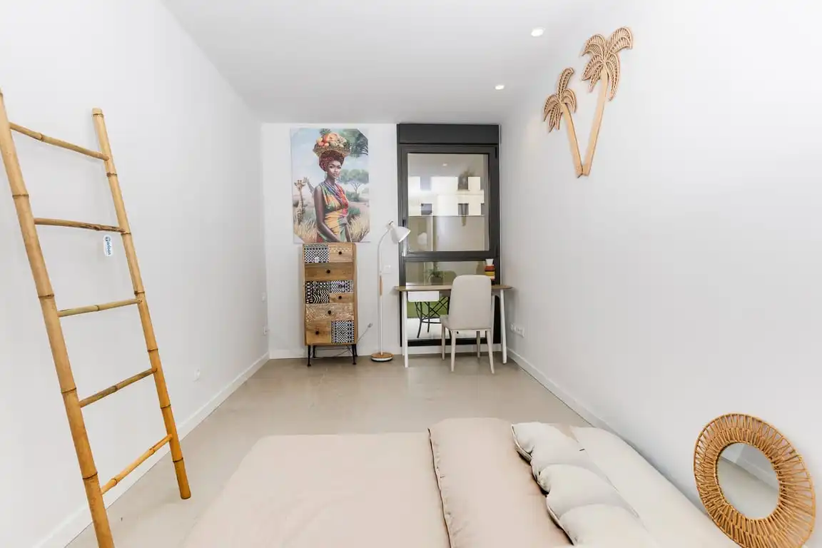 Habitación de Apartamento de alquiler en Dénia con Aire acondicionado, Jardín privado y Terraza