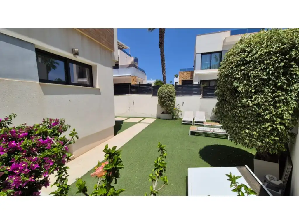 Casa amb jardí en venda a Calle Gabriela Mistral, imagen 7