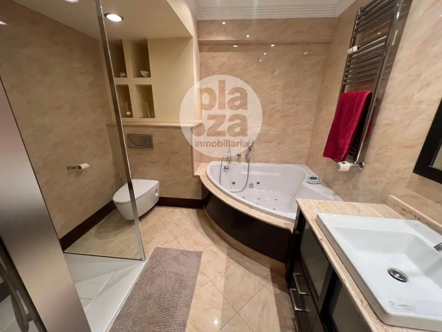 Badezimmer von Wohnung zum Verkauf in Burgos Capital mit Heizung und Terrasse