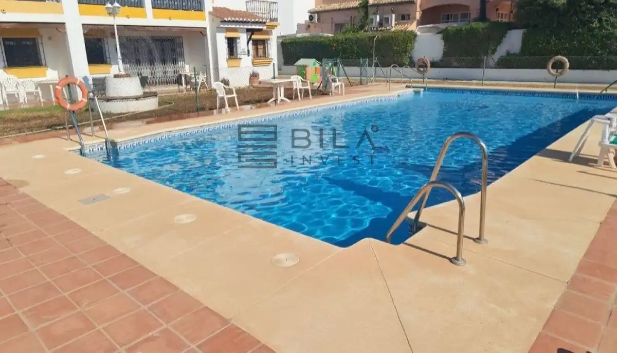 Adosado con piscina en venta en Urb. Valle Verde