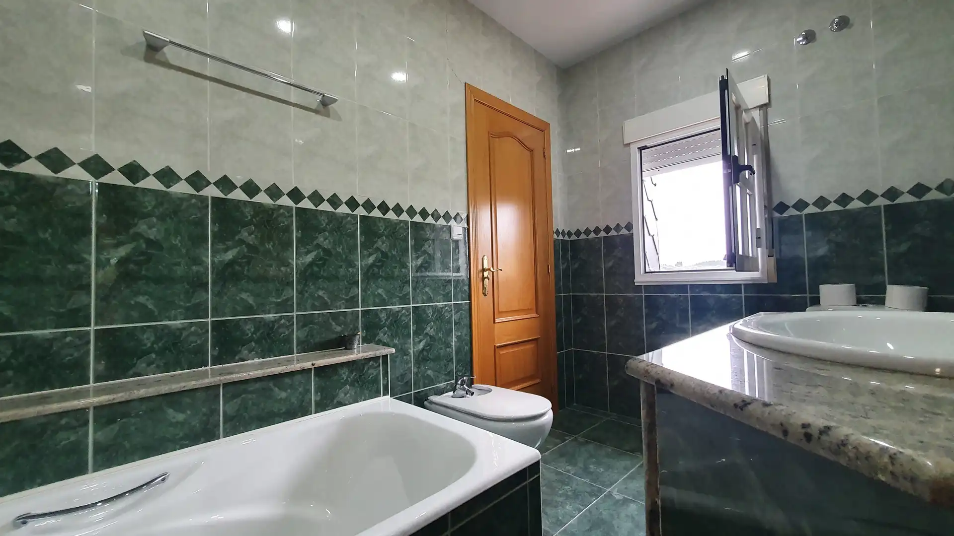 Baño de Casa o chalet en venta en Vega de Espinareda con Calefacción, Jardín privado y Terraza