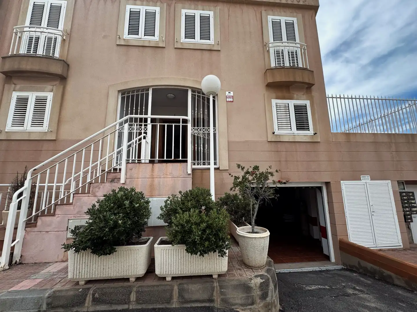 Exterior view of Detached homes for sale in Las Palmas de Gran Canaria  with Air Conditioner, Terrace and Storage room
