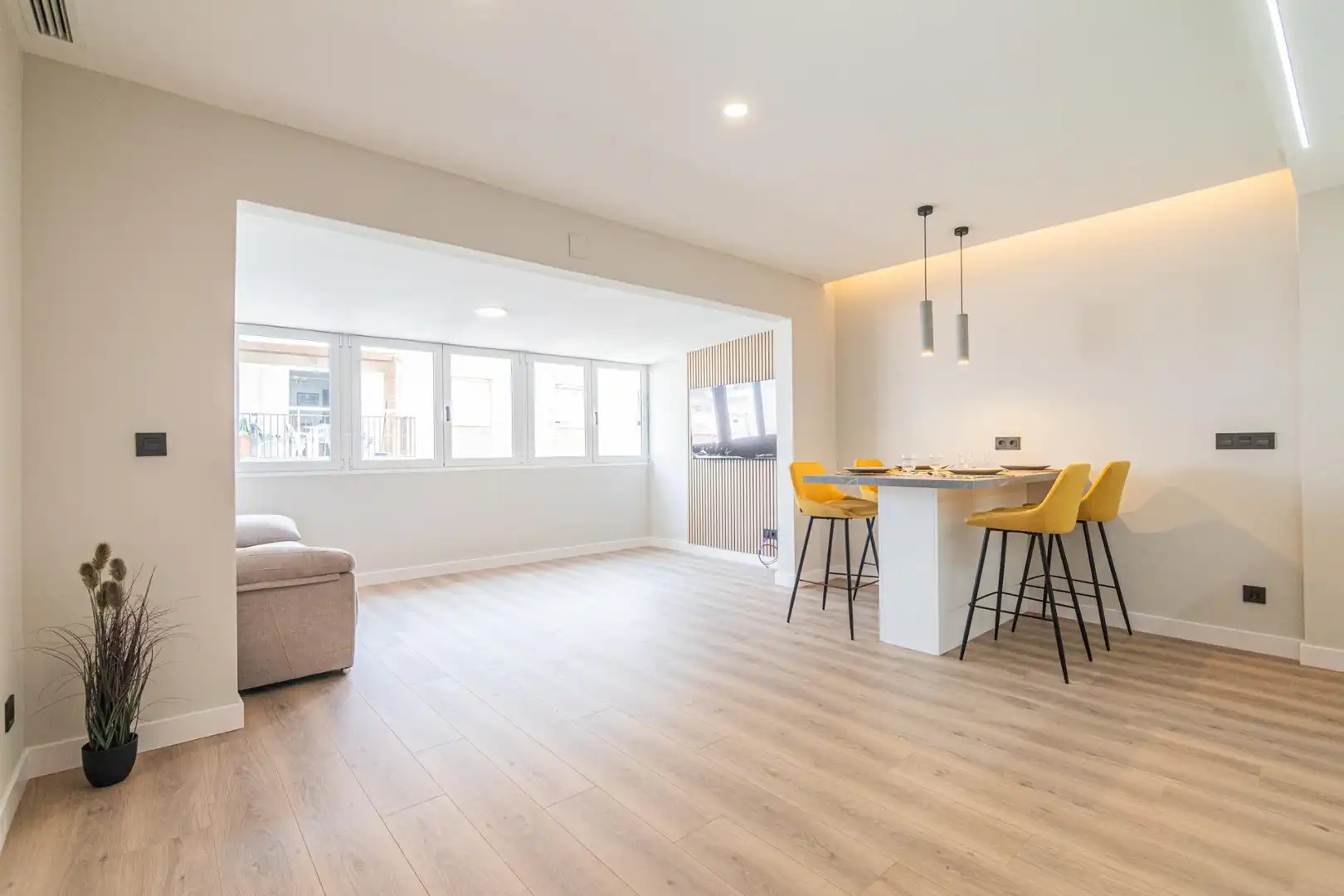 Wohnzimmer von Dachboden zum Verkauf in Santa Pola mit Klimaanlage