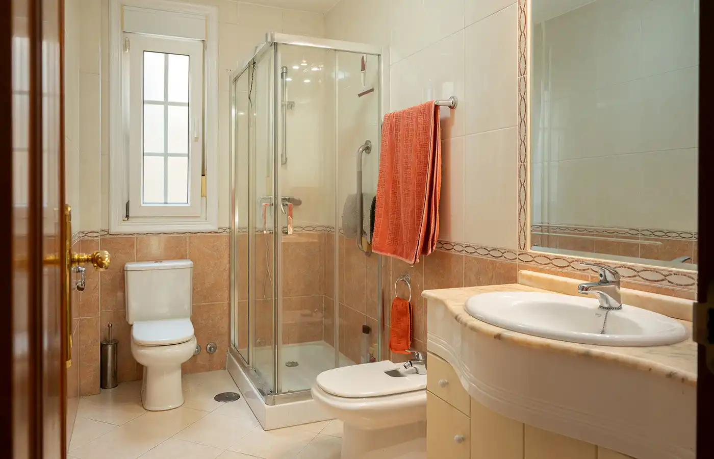 Baño de Casa o chalet en venta en Oleiros con Calefacción, Jardín privado y Parquet