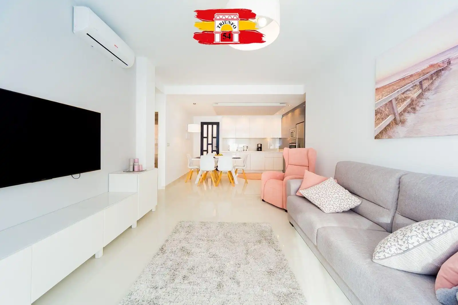 Sala d'estar de Casa o xalet en venda en Pilar de la Horadada amb Aire condicionat, Moblat i Piscina comunitària