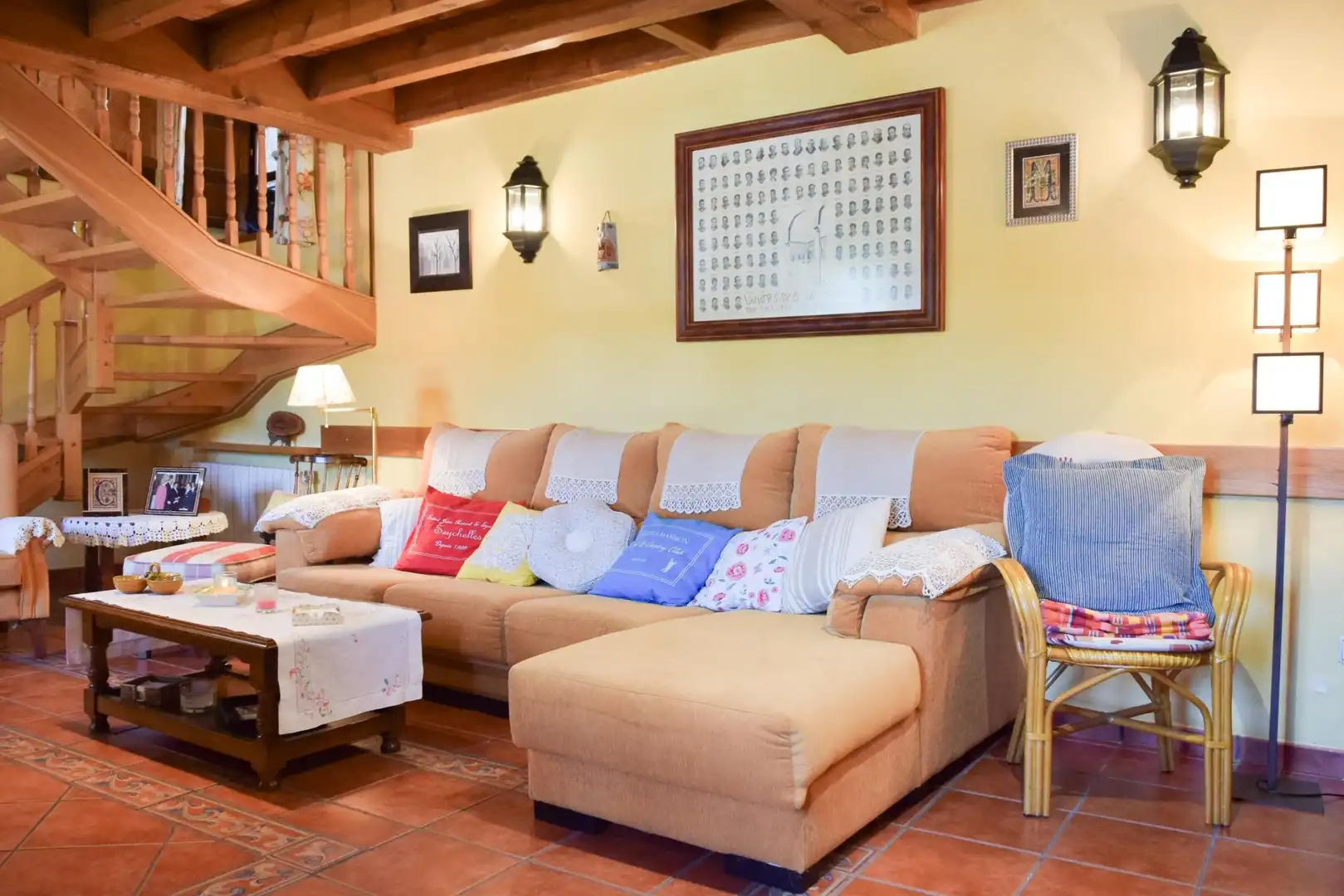 Sala d'estar de Finca rústica en venda en Riello amb Calefacció