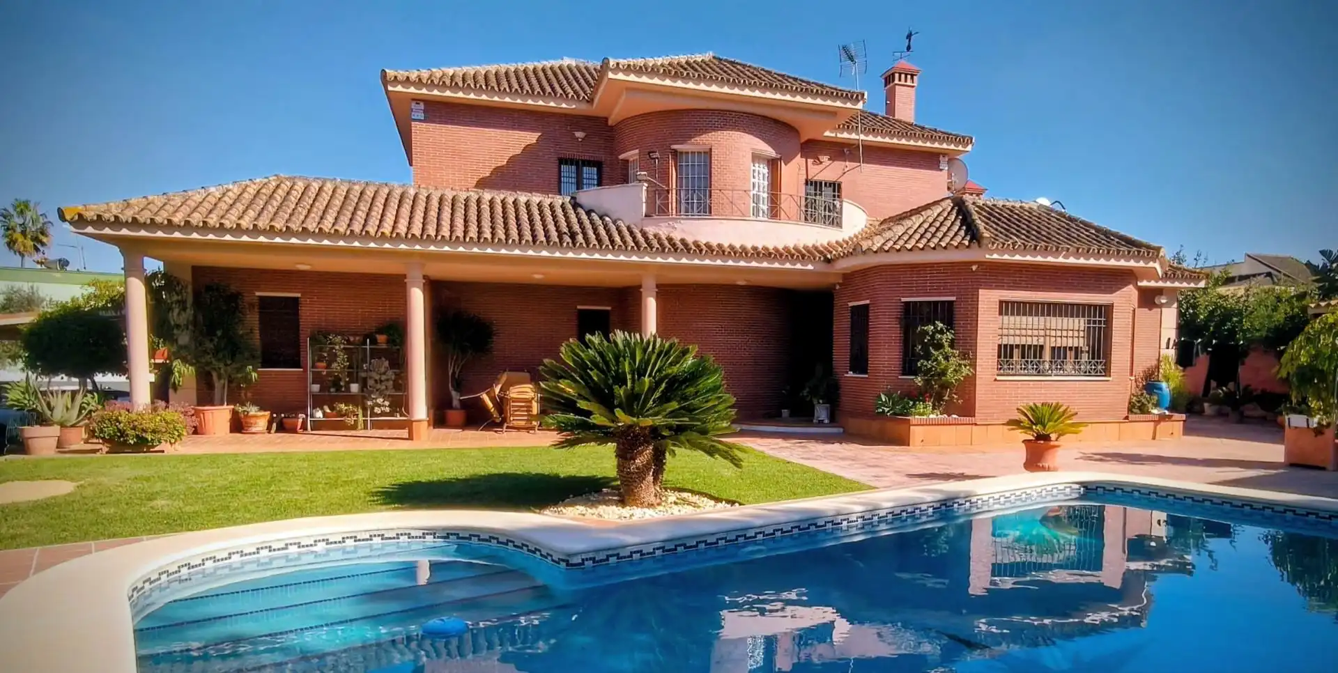 Jardí de Casa o xalet en venda en Dos Hermanas amb Aire condicionat, Calefacció i Jardí privat
