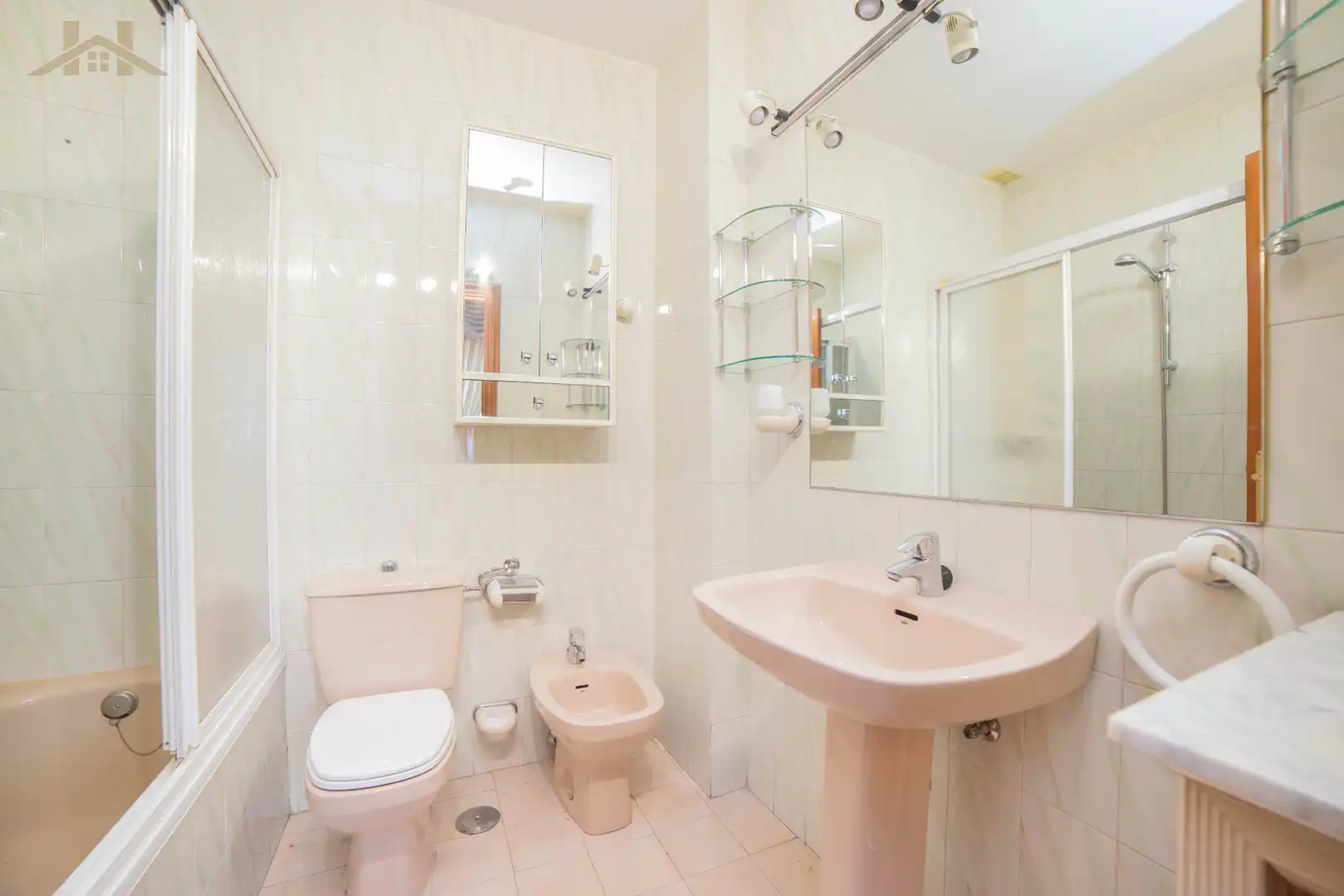 Baño de Casa adosada en venta en Villaviciosa de Odón con Aire acondicionado, Calefacción y Jardín privado