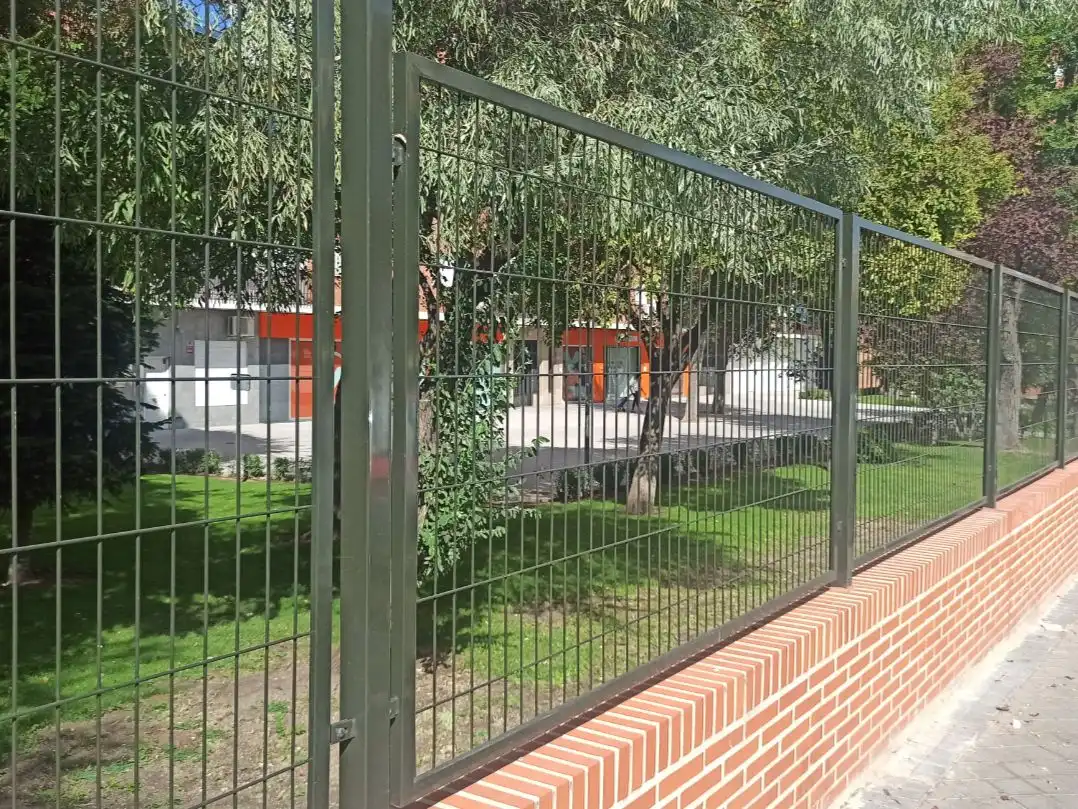 Außenansicht von Wohnung zum Verkauf in  Madrid Capital mit Klimaanlage