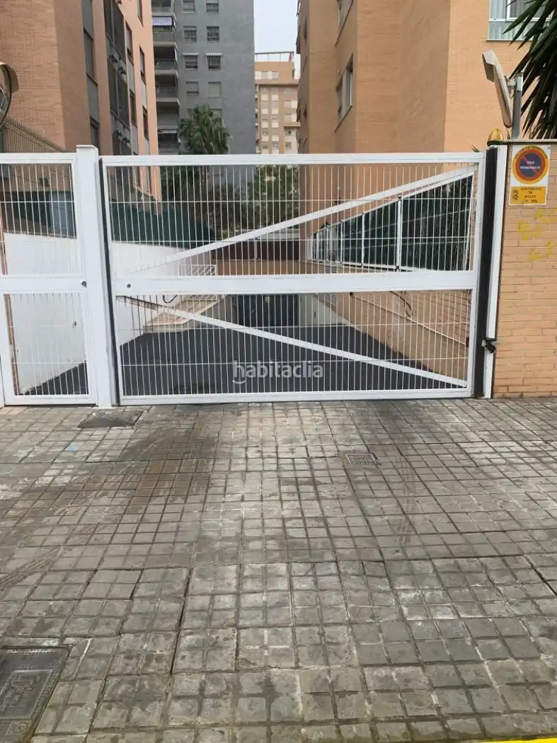 Individual to rent in Avinguda Escultor Miquel Navarro Navarro 2, imagen 2
