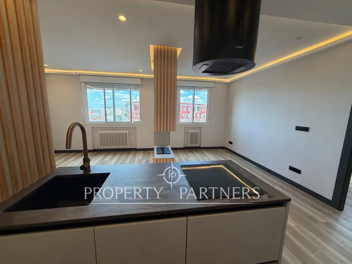 Cocina de Apartamento de alquiler en Madrid con Aire acondicionado y Piscina