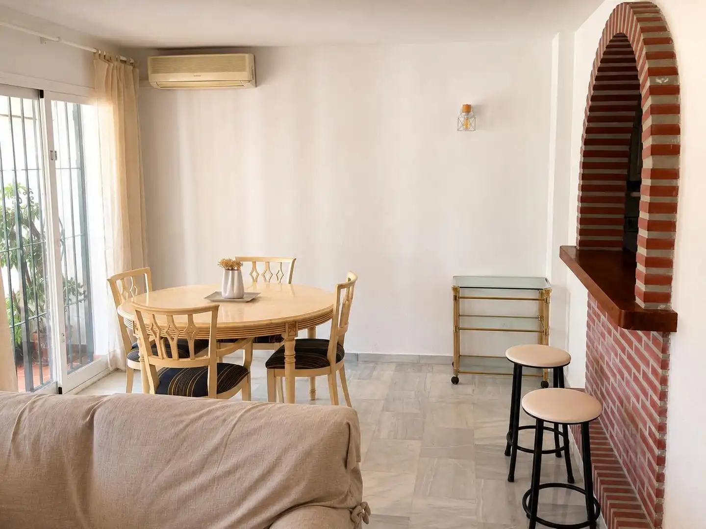 Menjador de Apartament de lloguer en Mijas amb Aire condicionat, Calefacció i Terrassa