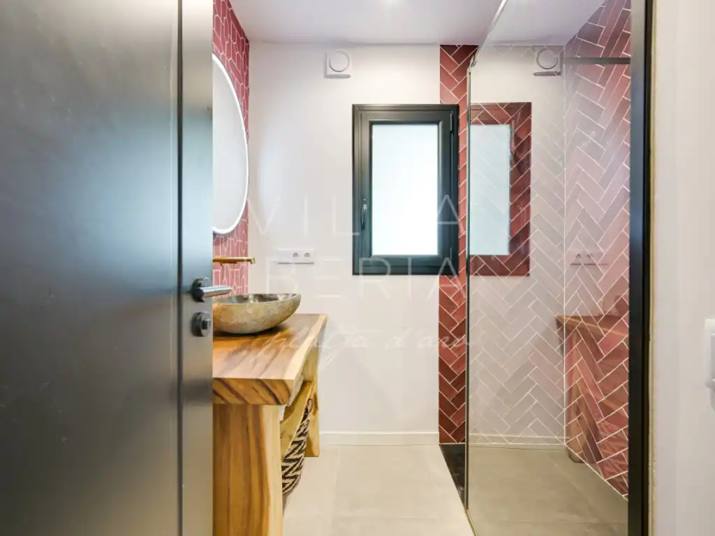 Badezimmer von Haus oder Chalet zum Verkauf in Santa Cristina d'Aro mit Klimaanlage, Heizung und Privatgarten