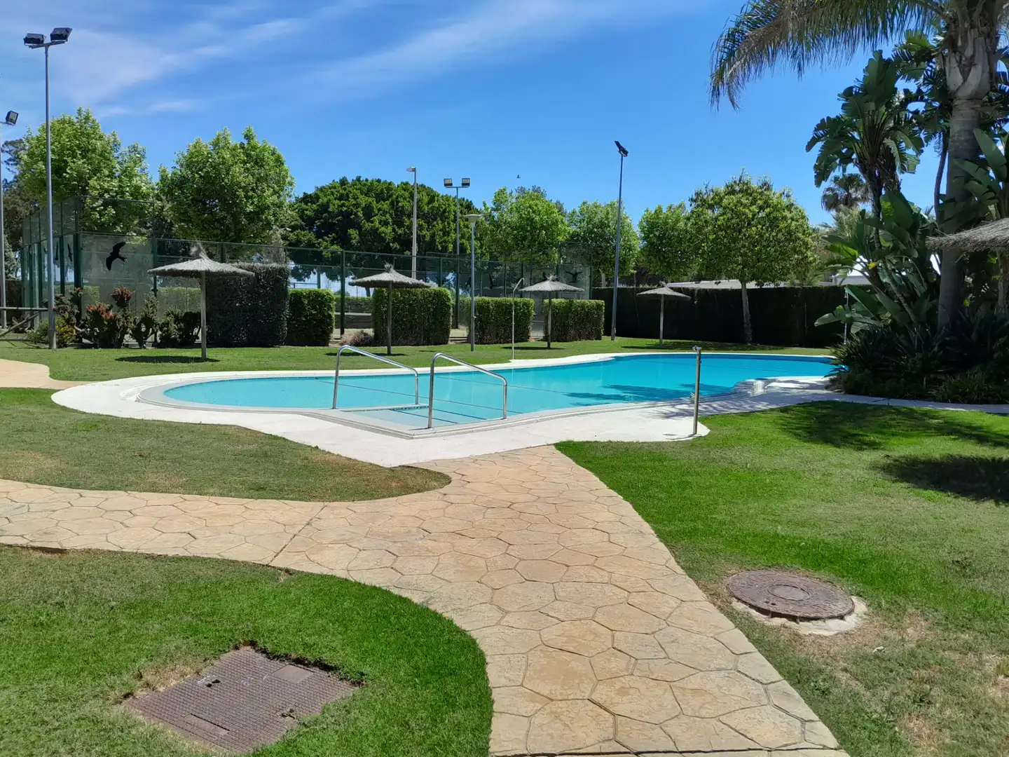 Piscina de Piso de alquiler en Rota con Aire acondicionado, Calefacción y Terraza