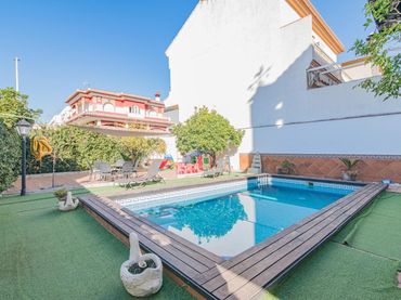Villa avec balcon à vendre à Calle San Fernando