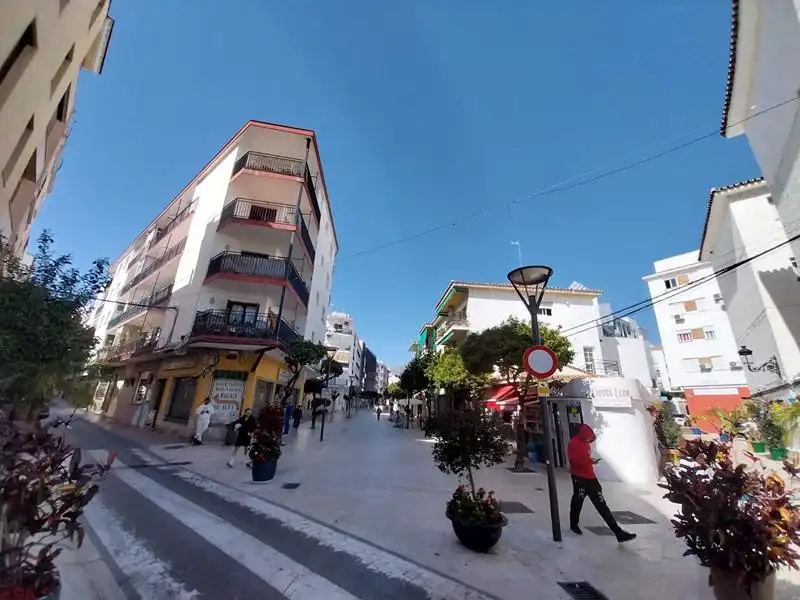 Vista exterior de Pis en venda en Estepona amb Terrassa