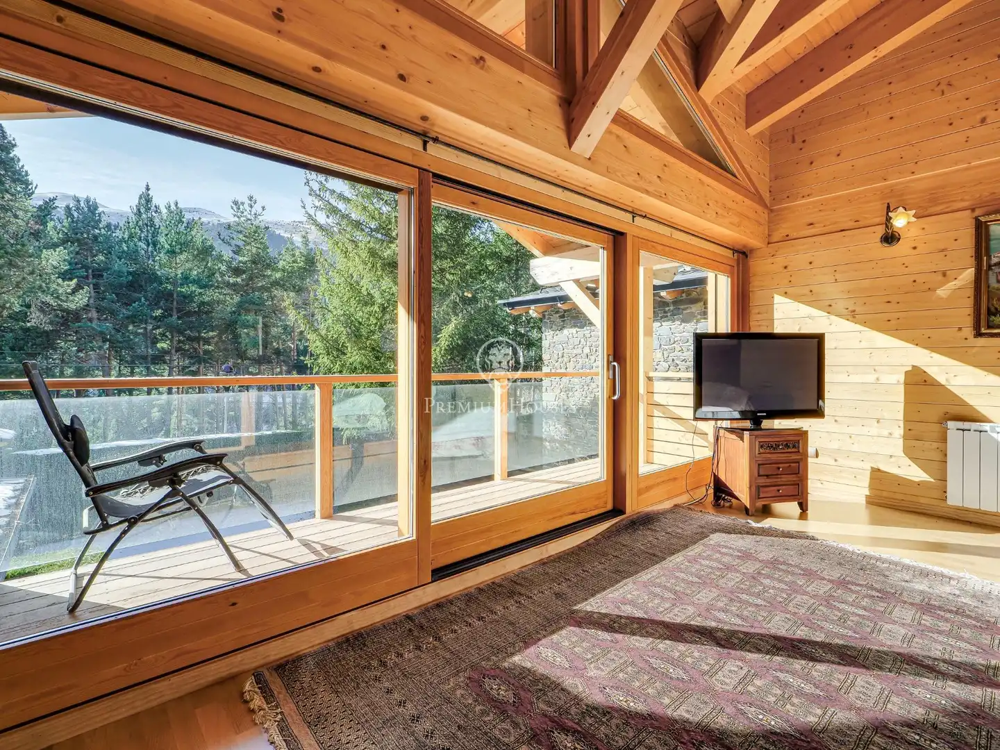 Sala d'estar de Casa o xalet en venda en Alp amb Calefacció, Jardí privat i Parquet
