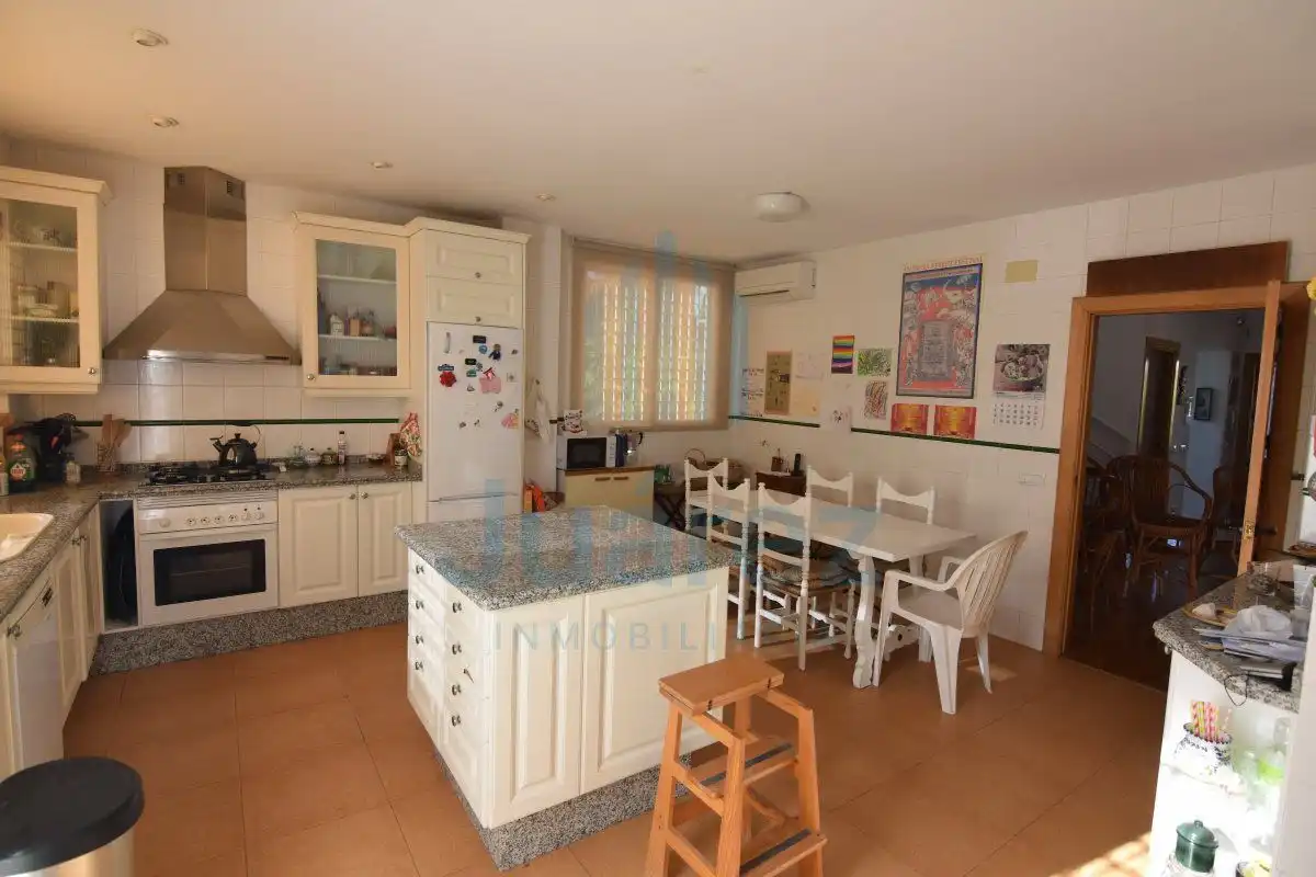 Kitchen of Houses for sale in Mutxamel  with Air Conditioner, Heating and Parquet flooring