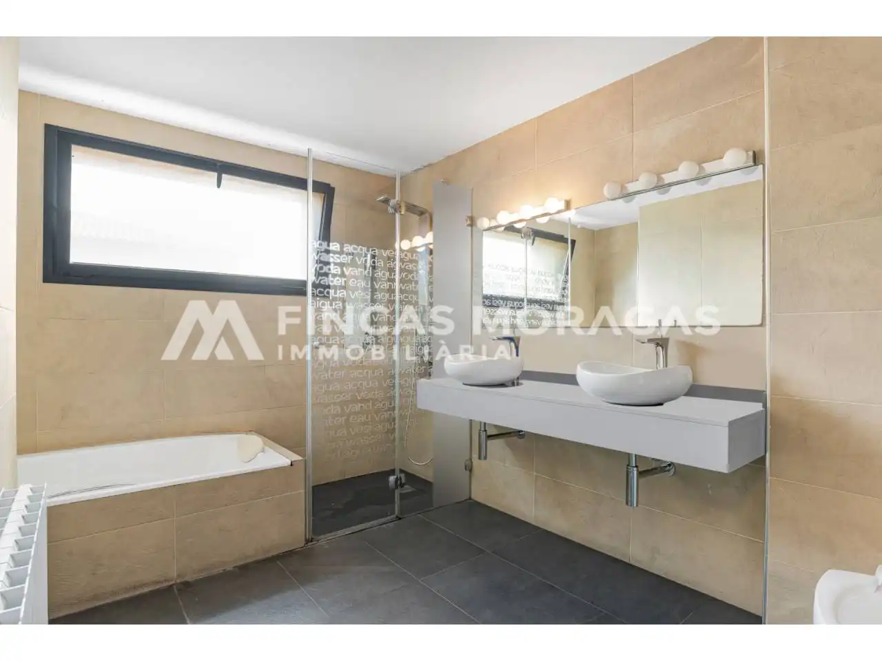 Bathroom of Houses for sale in Sant Cugat del Vallès  with Air Conditioner, Heating and Private garden