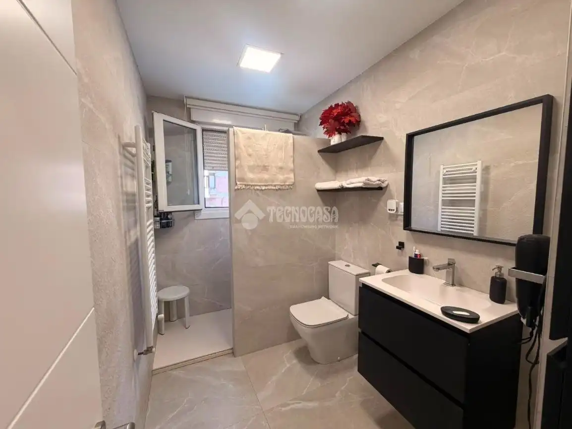 Baño de Piso en venta en Bilbao  con Calefacción, Amueblado y Balcón