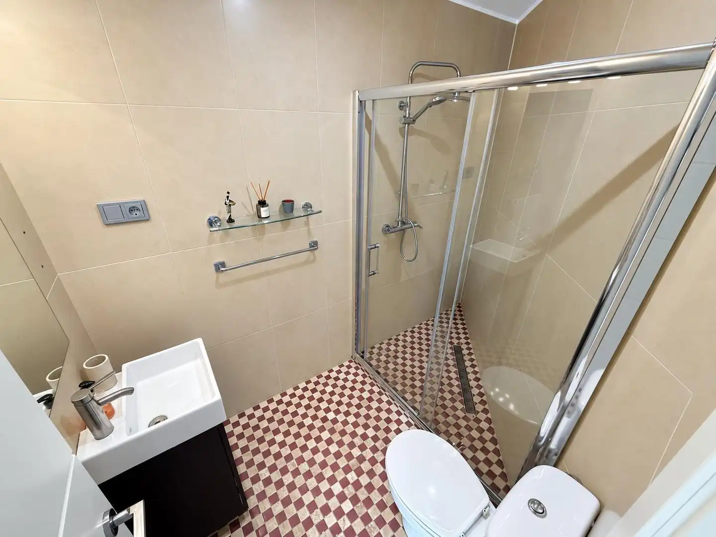 Baño de Piso en venta en Fuengirola con Aire acondicionado, Jardín privado y Terraza