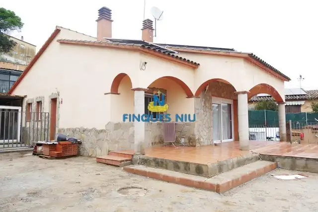 Villa con piscina in vendita a Avinguda Arbres, imagen 4