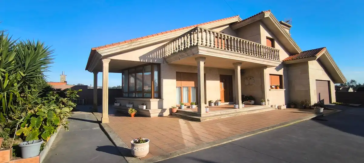 Außenansicht von Haus oder Chalet zum Verkauf in Cambados mit Heizung, Privatgarten und Parkett