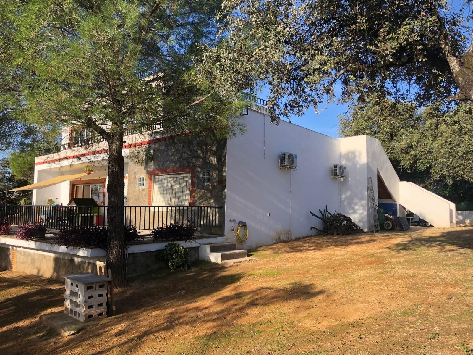 Exterior view of House or chalet for sale in Guillena  with Private garden, Terrace and Community pool
