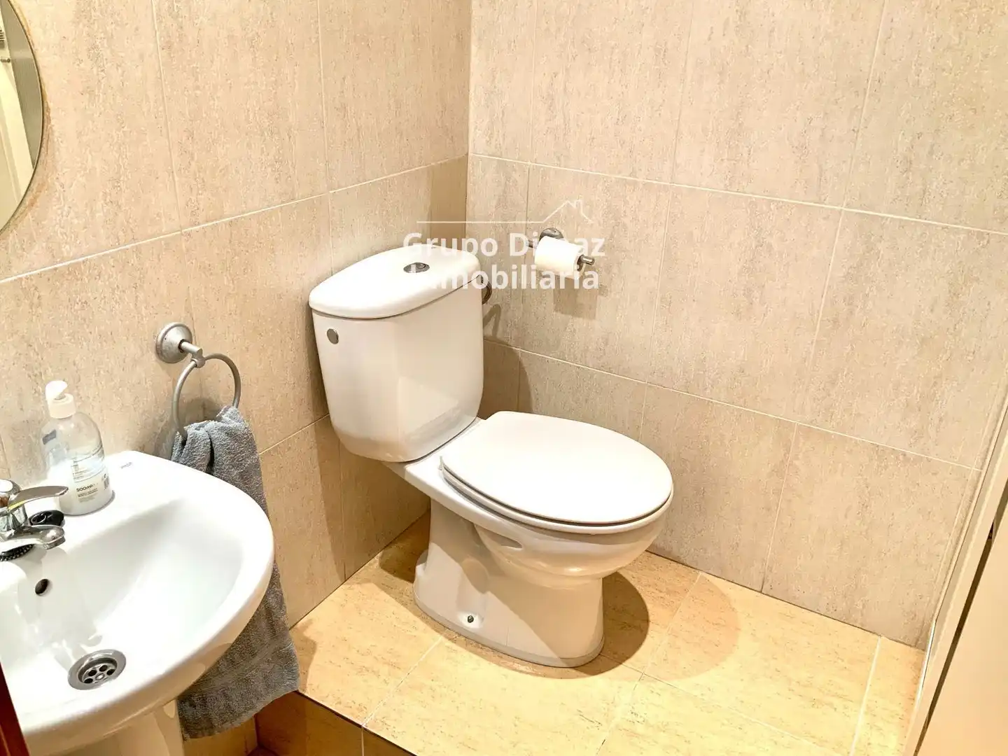 Badezimmer von Wohnung zum Verkauf in Barcelona mit Klimaanlage und Terrasse