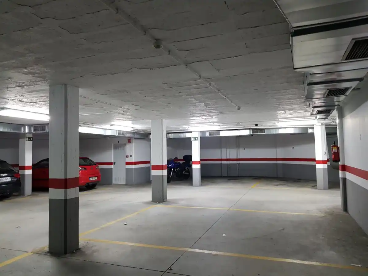 Einzelparkplatz zur Miete in Carral