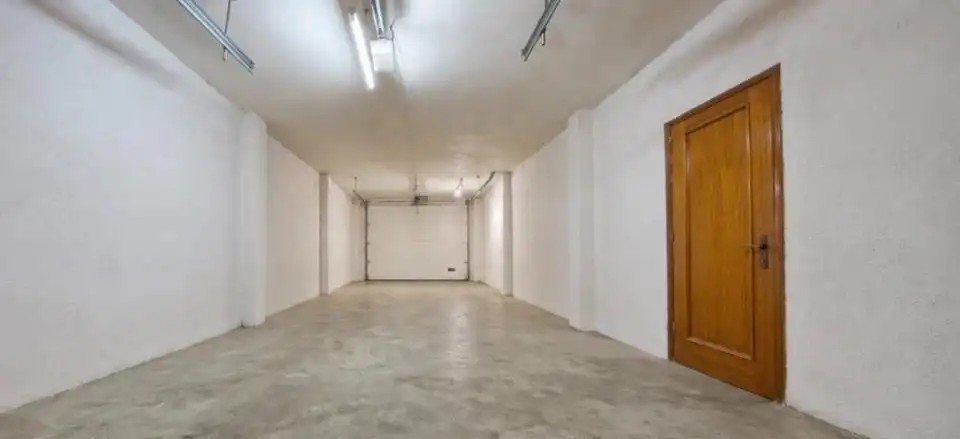 Casa adosada en venta en Baza con Calefacción, Terraza y Trastero