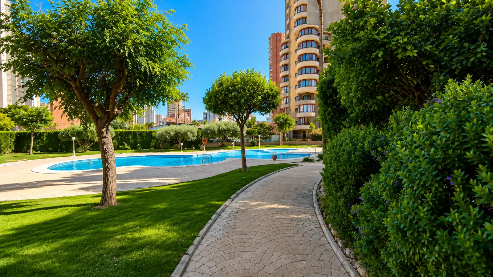 Vista exterior de Pis en venda en Benidorm amb Aire condicionat, Calefacció i Moblat