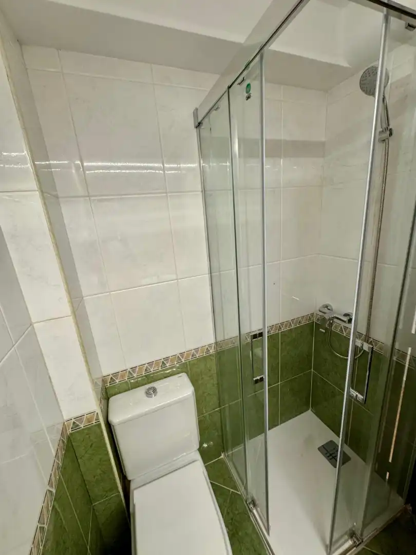 Bathroom of Flat for rent in Valencia  with Air Conditioner, Furnished and Washing machine