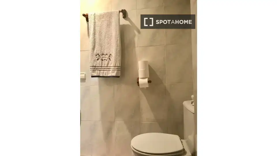 Badezimmer von Wohnung zur untervermieten in  Pamplona / Iruña mit Klimaanlage, Heizung und Terrasse
