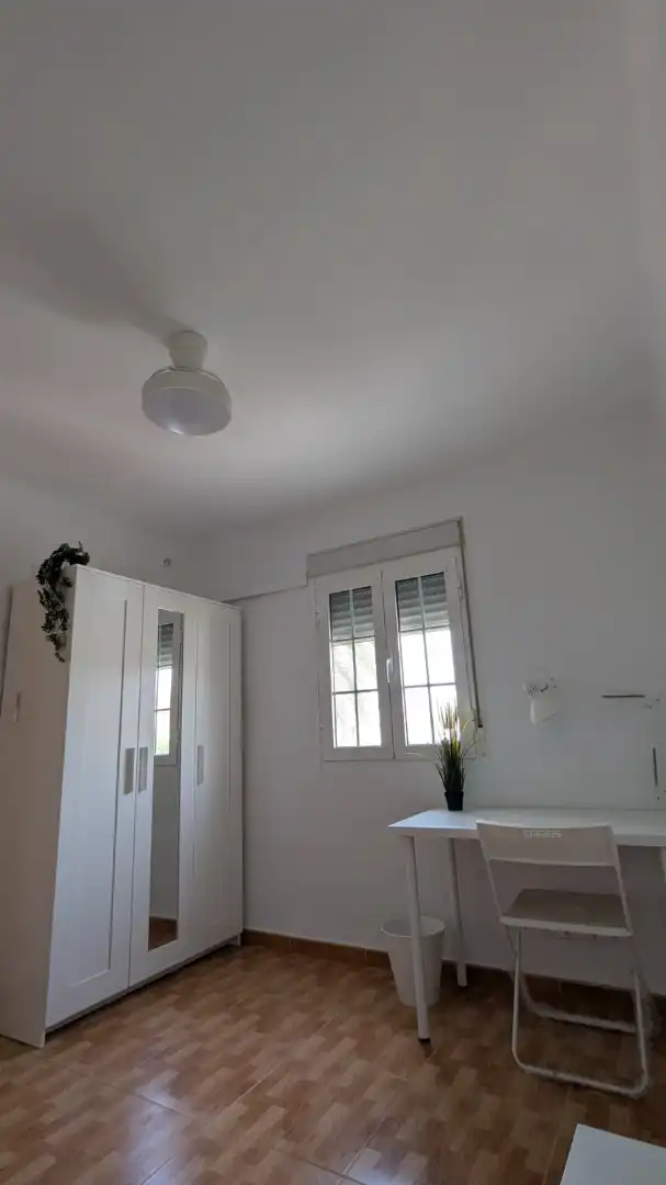 Habitación de Piso de alquiler en Sevilla con Aire acondicionado y Amueblado
