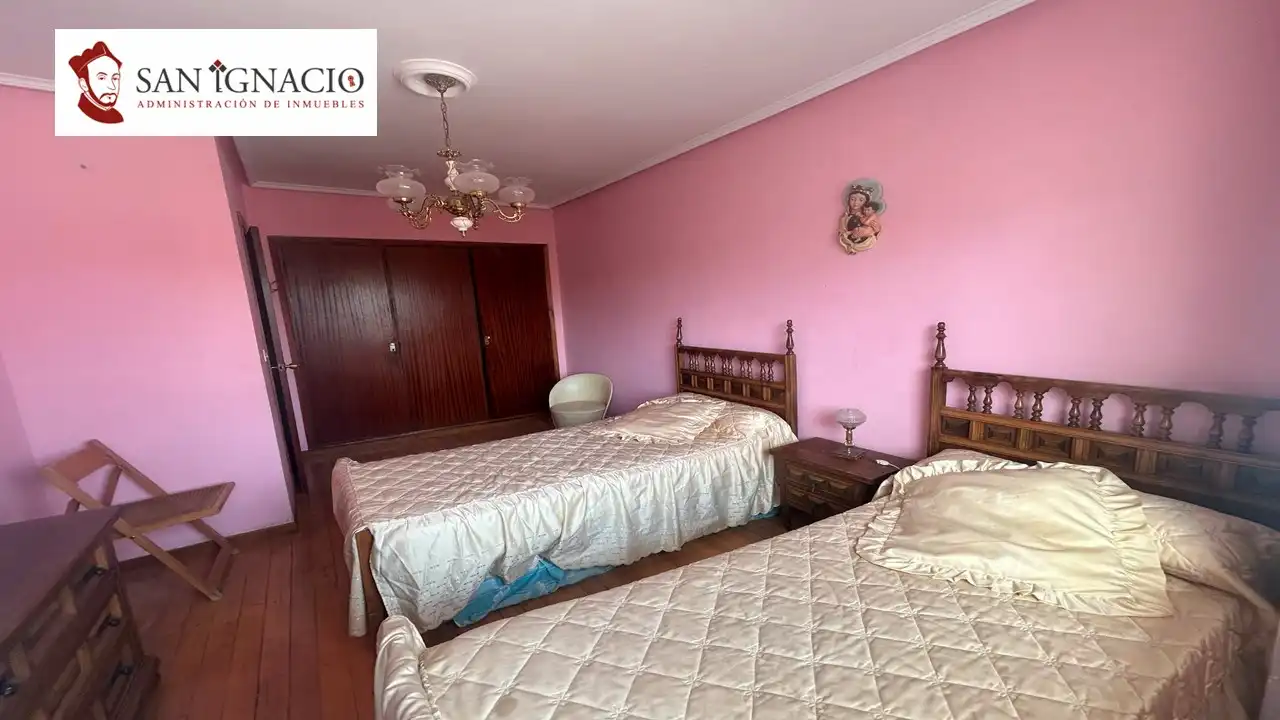 Bedroom of Flat for sale in Villarcayo de Merindad de Castilla la Vieja  with Heating, Furnished and Balcony