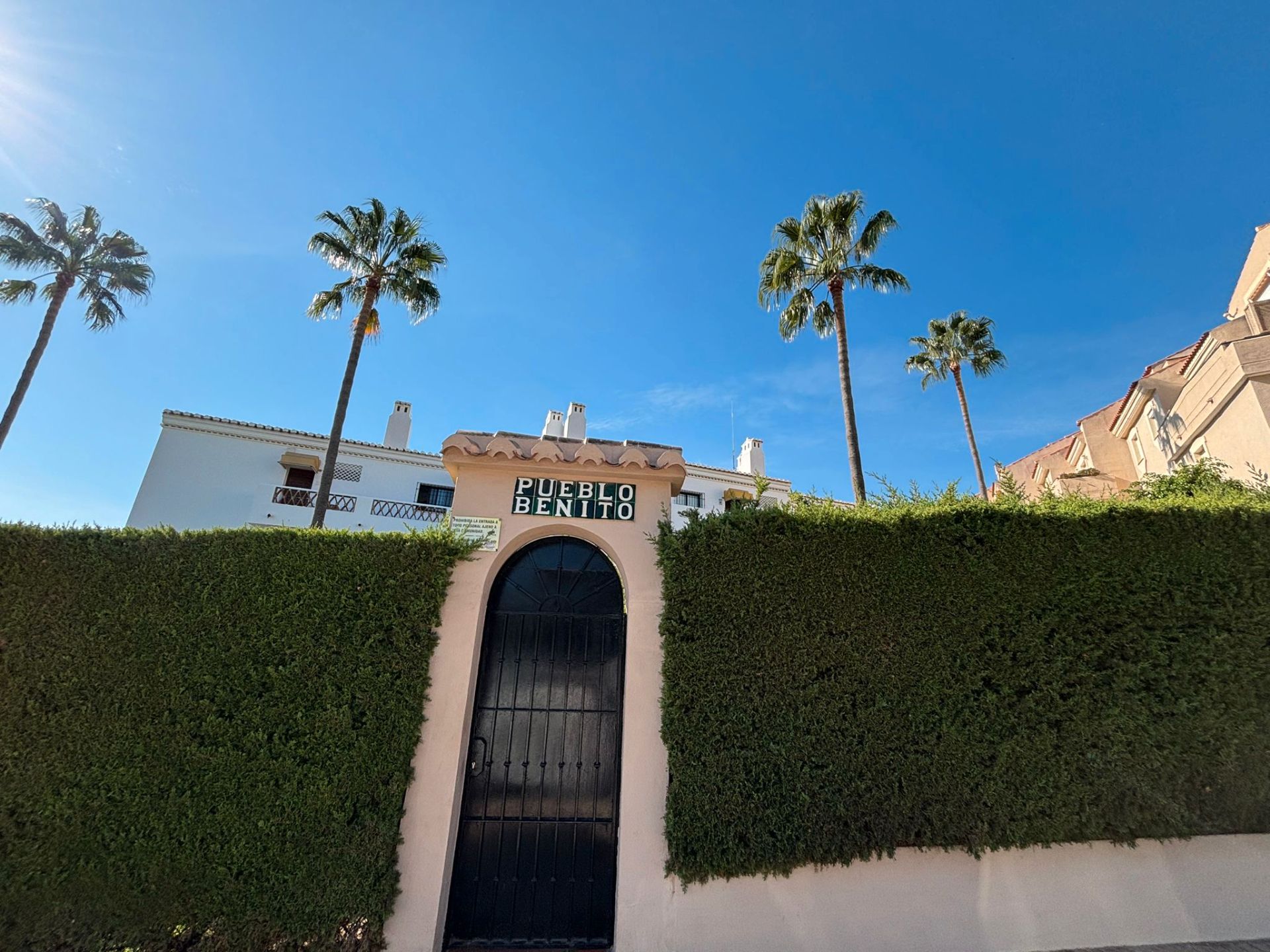 Vista exterior de Apartamento de alquiler en Benalmádena con Amueblado y Piscina comunitaria