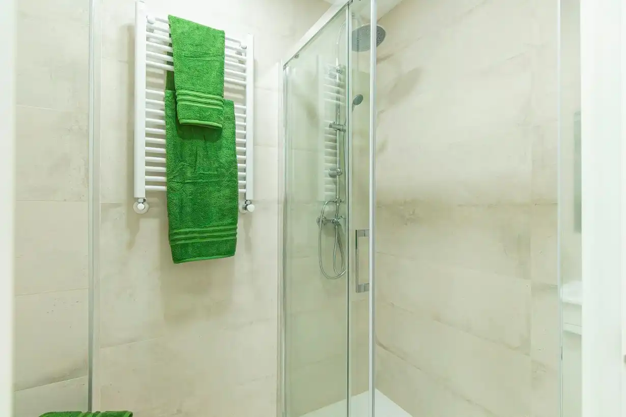 Badezimmer von Wohnung zum Verkauf in Madrid mit Klimaanlage, Heizung und Terrasse